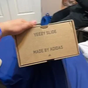 yeezy slides size 9.5 men slightly worn 9 vs 10 in slides : r/yeezys main image 2